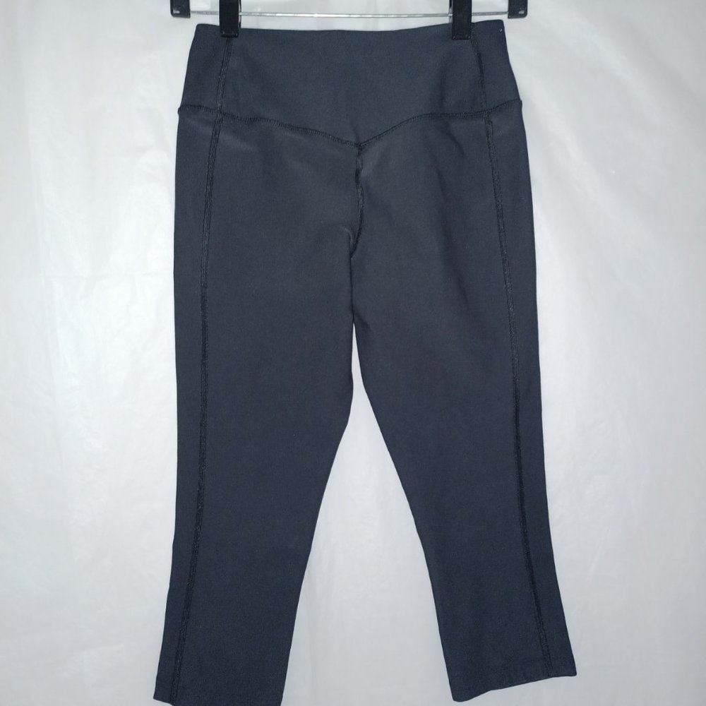 NIKE DRI FIT WOMEN'S ACTIVEWEAR CAPRI STYLE LEGGINGS - Picture 8 of 10